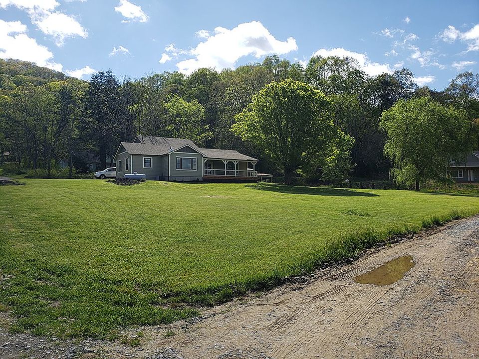 1st image of 204 Mountain Springs Ln