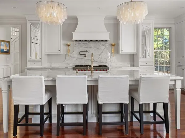 85 Longmeadow Dr, East Greenwich, RI 02818