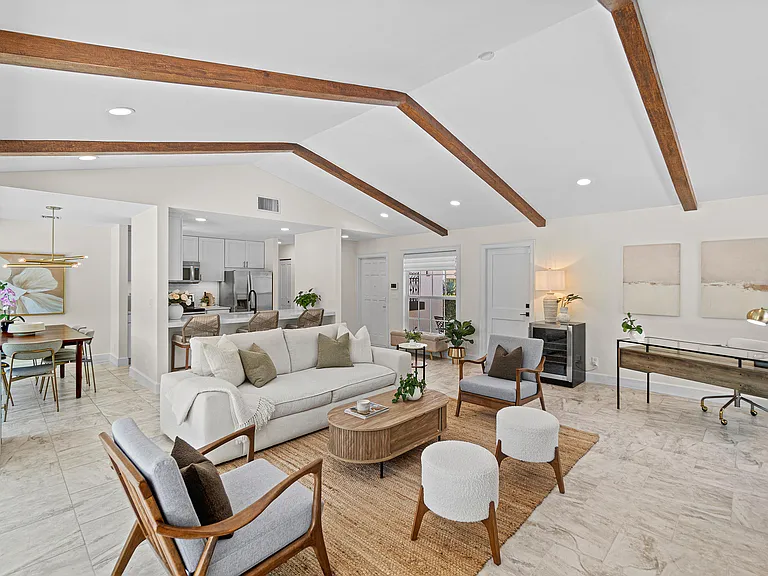 1401 Hummingbird Dr — Photo 1