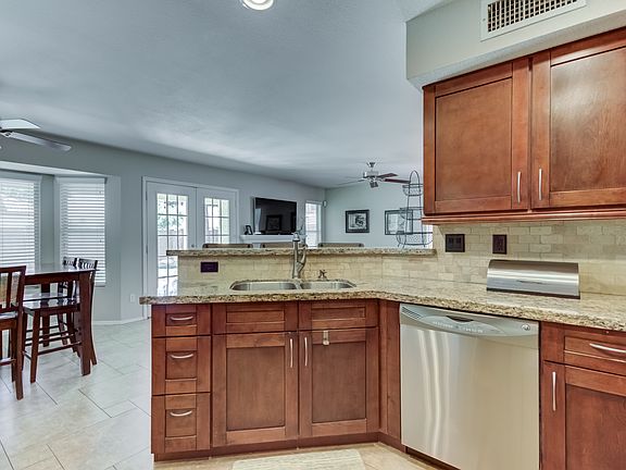 5th image of 44 S Hawaiian Dr