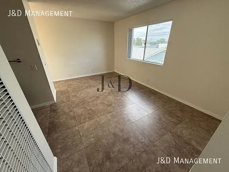 4086 Swift Ave — Photo 7