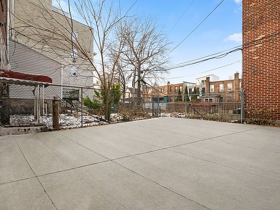 2nd image of 379 Hawthorne St #1R