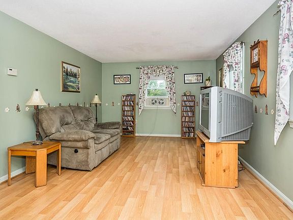 2nd image of 28 Hillcrest Ave