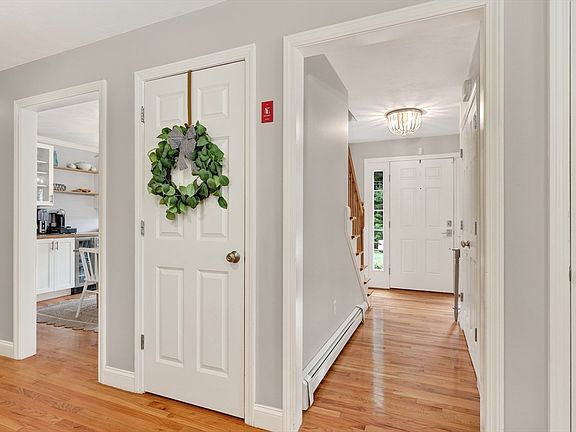 3rd image of 30 Leonard Ln
