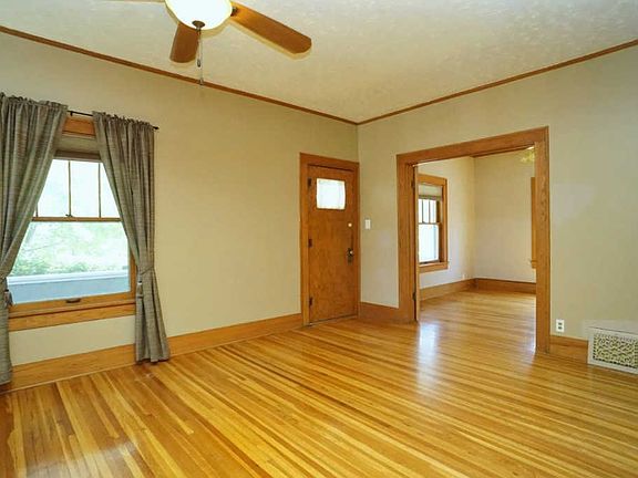 4th image of 2742 Ryons St