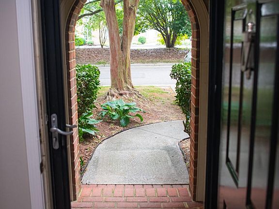 4th image of 614 Guy Ln
