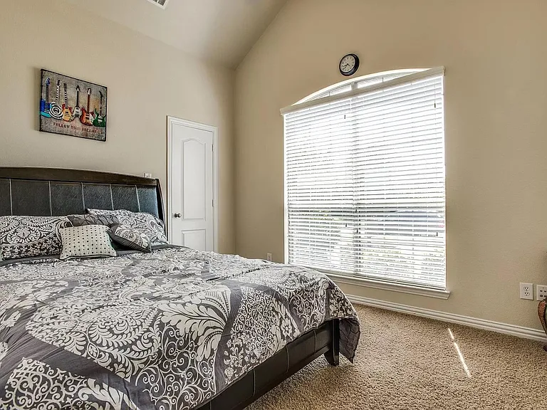 7772 Ivanhoe Dr — Photo 25