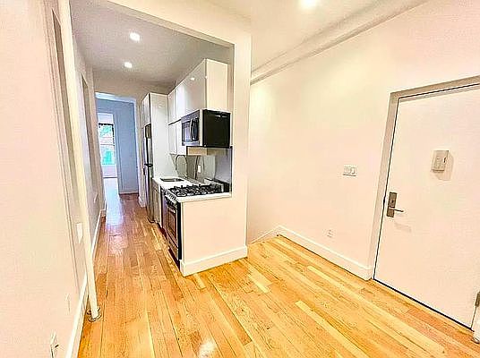 5th image of 218 W 22nd St #1W