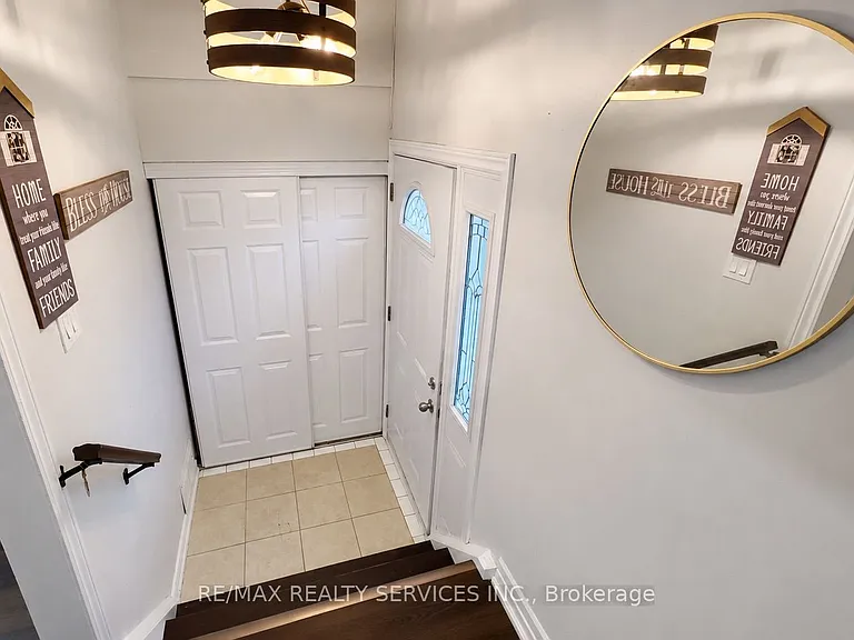 71 Newlyn Cres — Photo 2