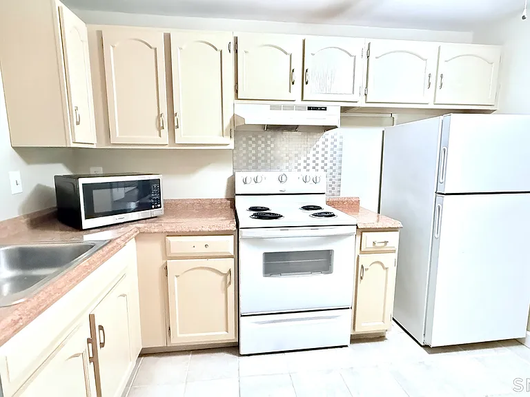 21 Amato Dr #I — Photo 5