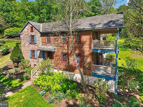 2nd image of 1790 Fernbrook Ln