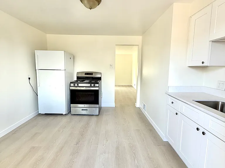 1149 Akron St #1149 — Photo 5