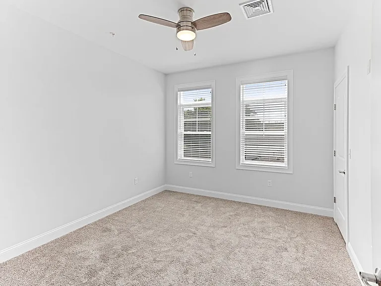 21 Market St — Photo 10