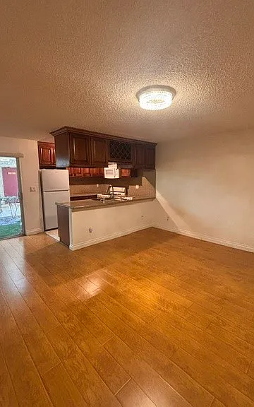 18530 Hatteras St #102 — Photo 2