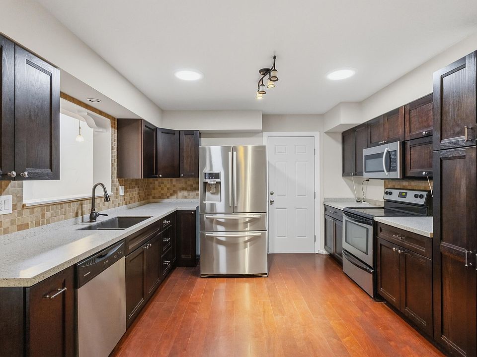 1st image of 606 Grace St NE