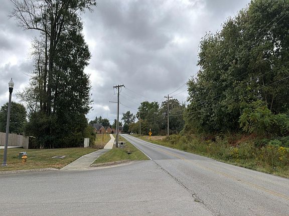 4th image of 106 Riley Creek Rd