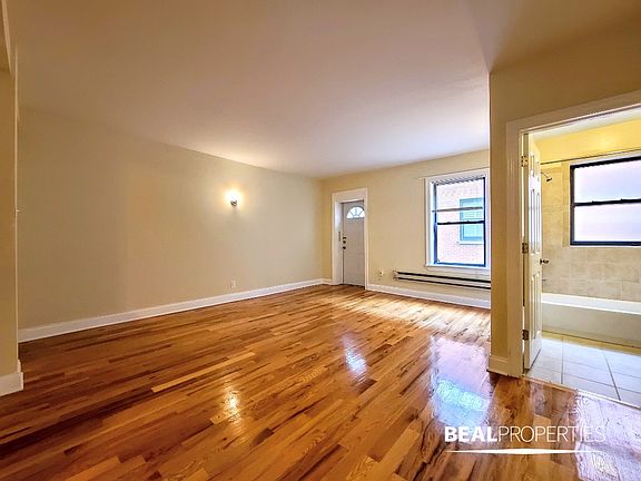 3rd image of 1347 N Dearborn St #1347507