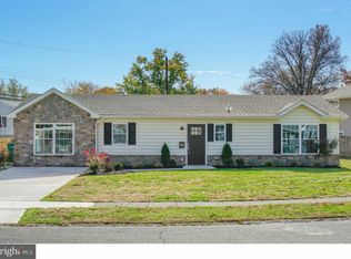 40 Young Birch Rd, Levittown, PA 19057