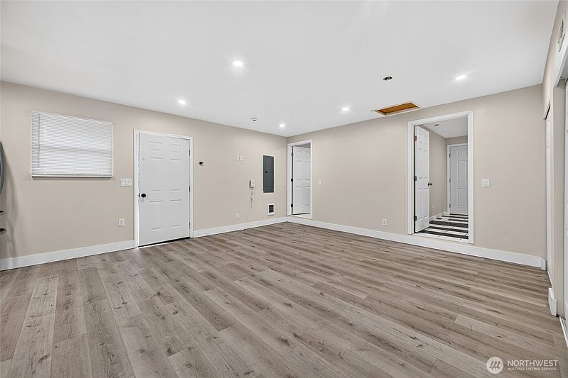 5th image of 19907 33rd Avenue S