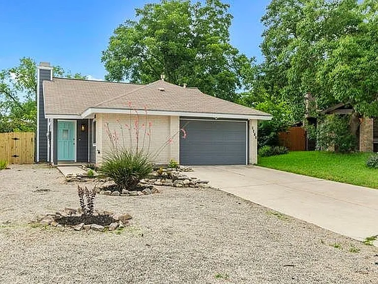 8412 Clear Mdw — Photo 2