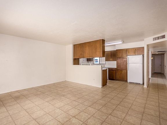 5th image of 3146 W Desert Cove Ave