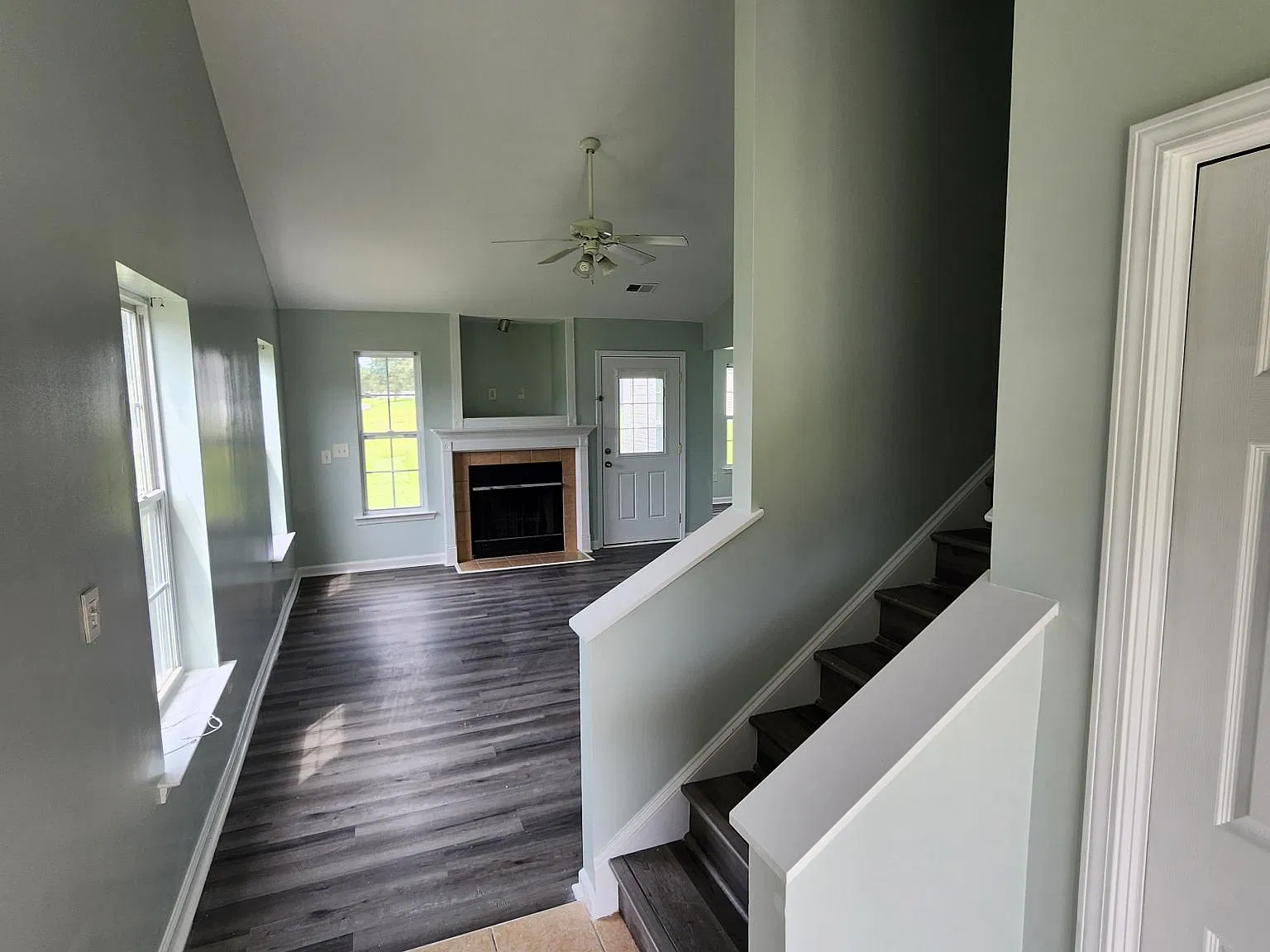 3 bed, 2.5 bath, 1750 sqft, $2,000 — Photo 2