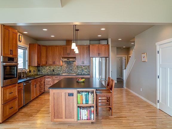 3rd image of 205 Dean Stone Dr