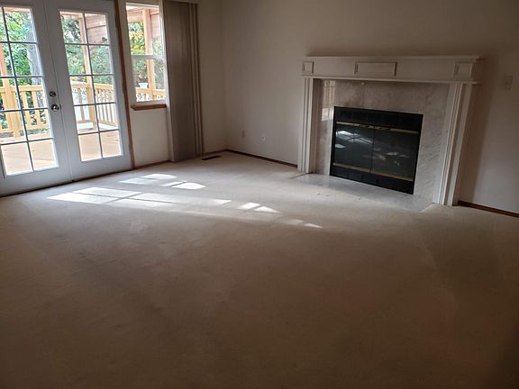 4th image of 2031 Marina Vista Ct NE