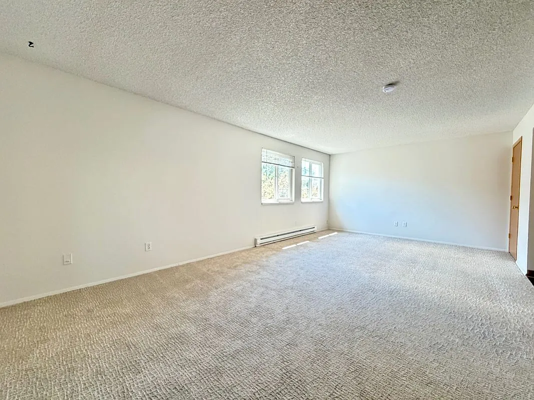 2 bed, 1.0 bath, 884 sqft, $1,525 — Photo 2