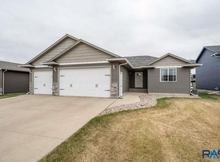 3417 E Brewster St, Sioux Falls, SD 57108