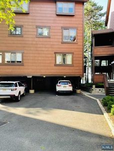 273 Sunset Ky, Secaucus, NJ, 07094