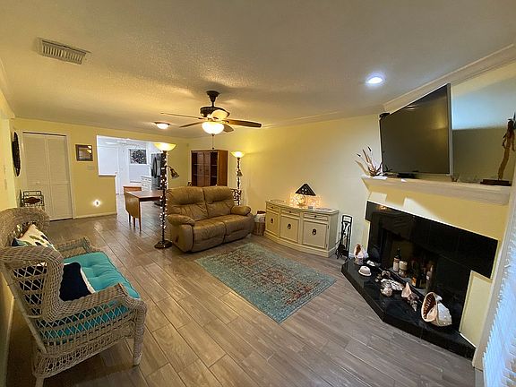 4th image of 1469 Mahogany Ln