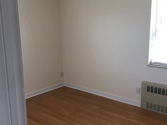 5th image of 446 Bernhardt Dr APT 5