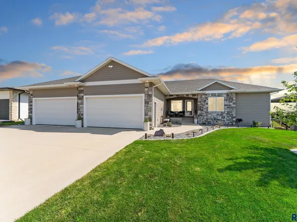 8401 E Roughlock St, Sioux Falls, SD 57110