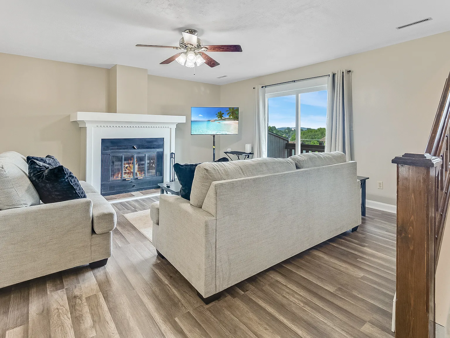 3 bed, 2.5 bath, 1452 sqft, $2,800 — Photo 2