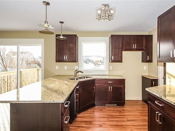 3rd image of 7522 Augusta Ln