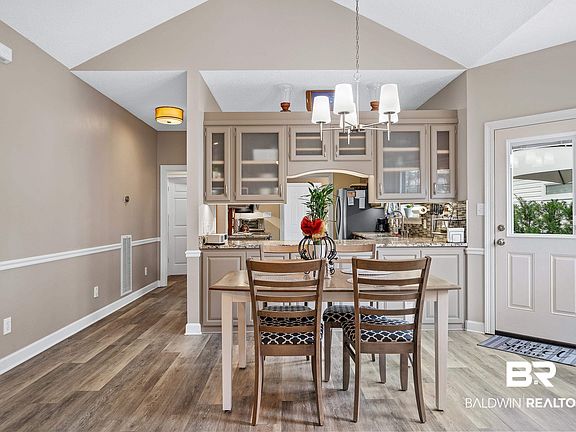 5th image of 43 Cottage Dr