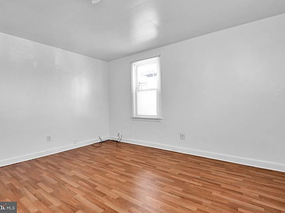5th image of 1016 Irving St NW