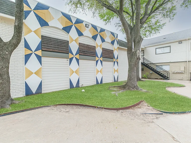 Galleria Flats Apartments — Photo 4