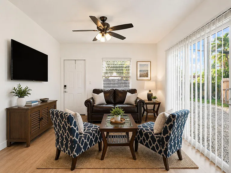 321 SW 14th St #3 — Photo 3