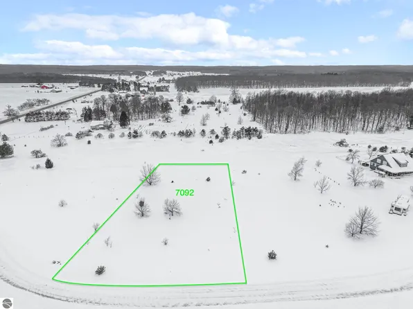 7092 Misty Ln, Lake Ann, MI 49650