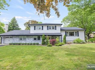 116 W Midland Ave, Paramus, NJ 07652