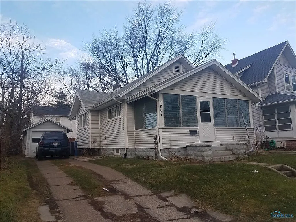 1607 Albert St photo 1