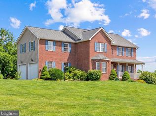 17 Shamrock Ln, Charles Town, WV 25414