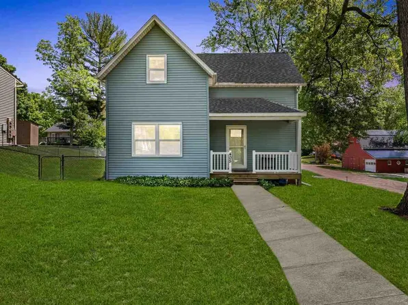 405 N 4th St, West Branch, IA 52358