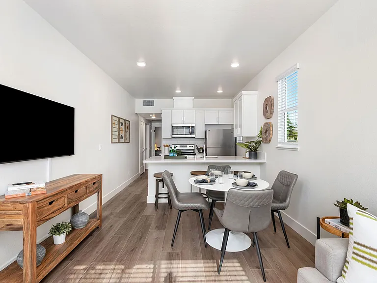 Colgan Creek Townhomes — Photo 3