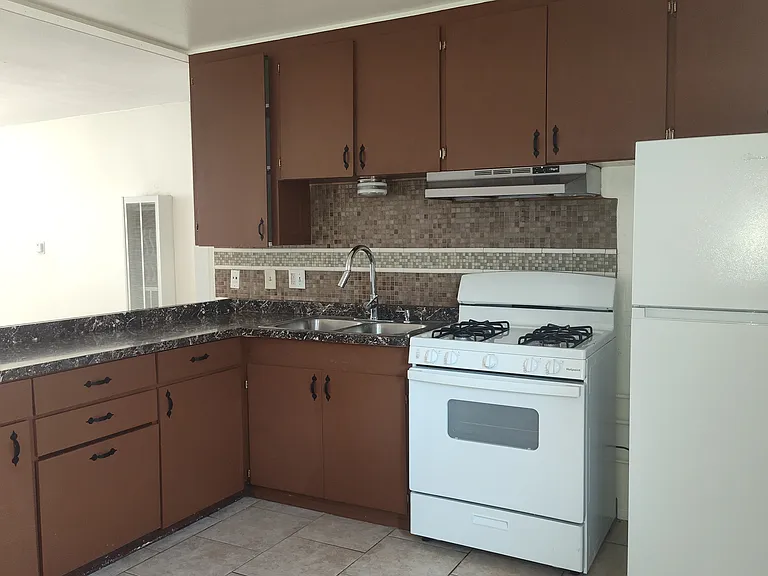 235 Clifford Ave #235 — Photo 2