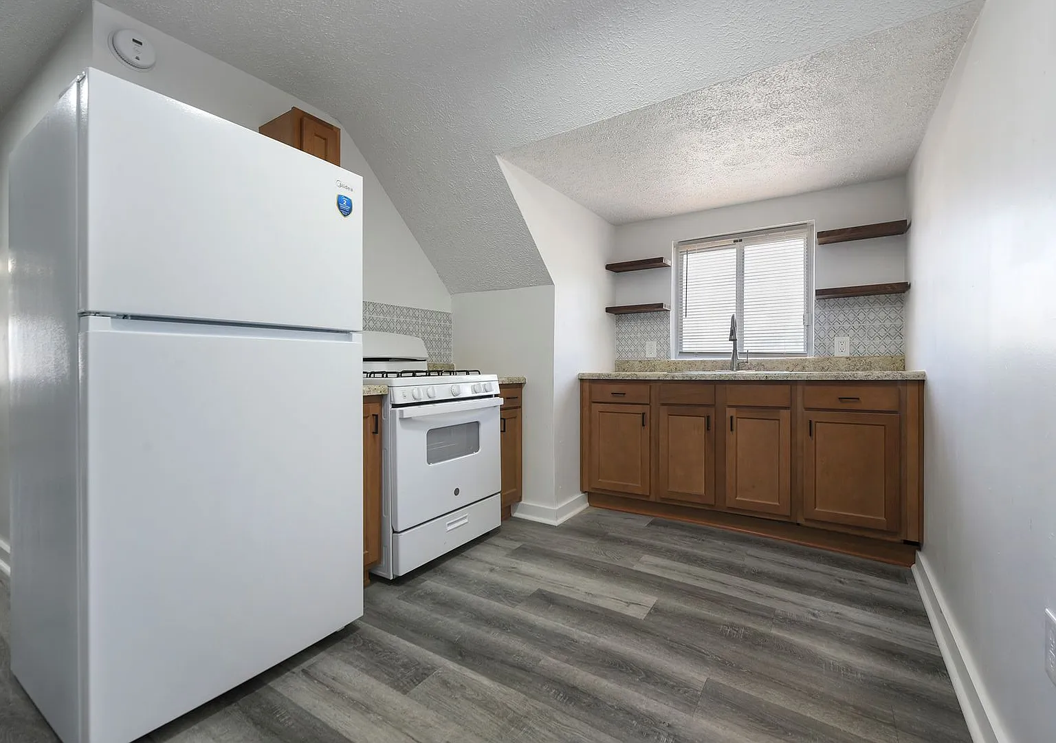 420 Broadway Avenue — Photo 2