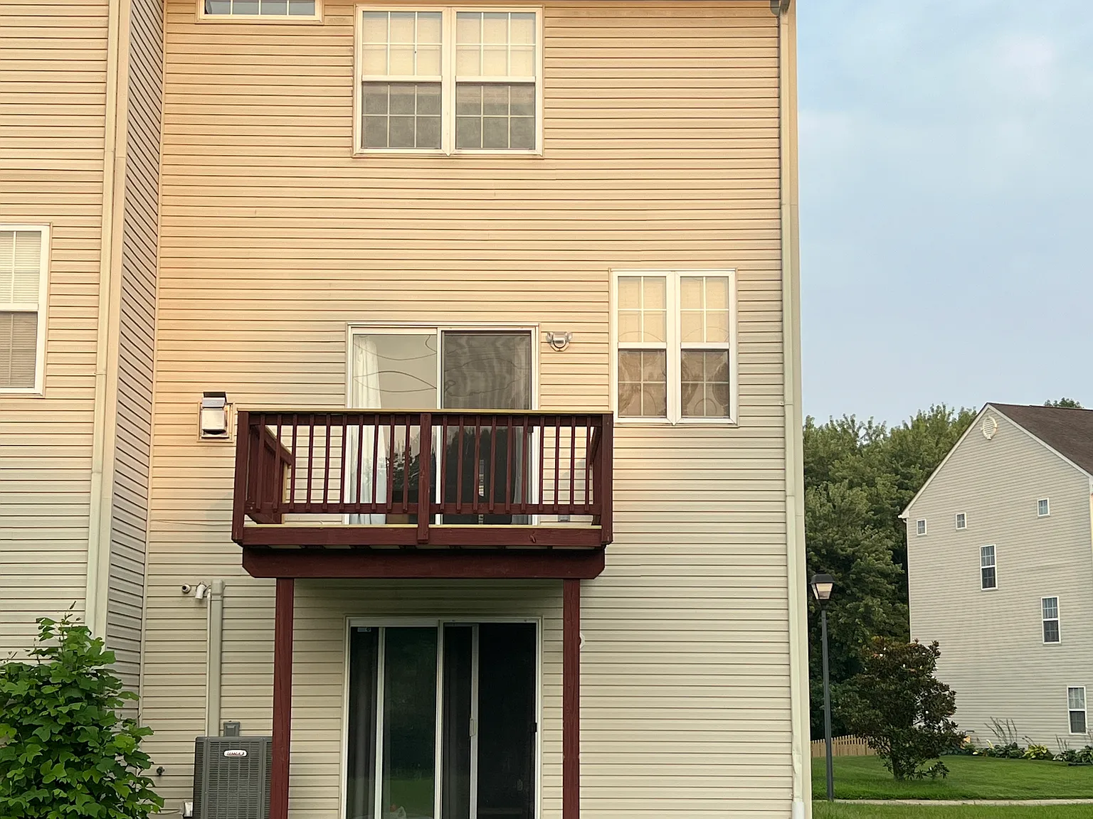 3 bed, 1.5 bath, 1861 sqft, $2,175 — Photo 2
