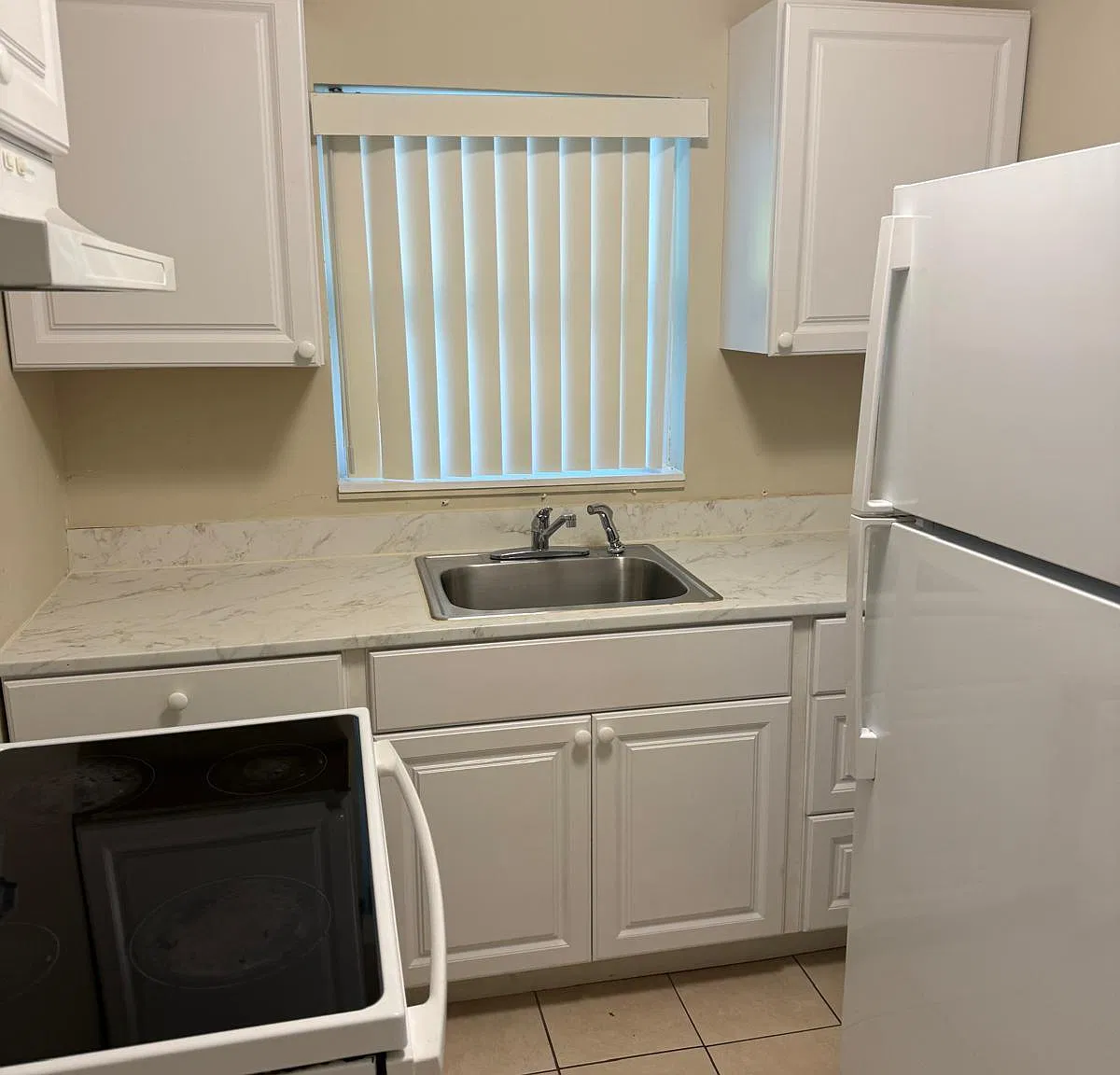 3 bed, 1.0 bath, 900 sqft, $1,500 — Photo 4